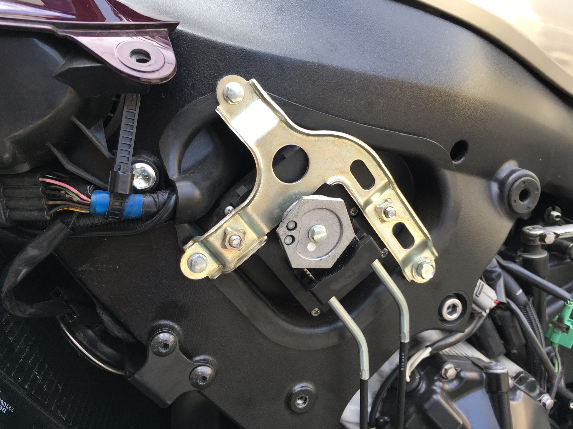 GSX-R1000 K9 排気デバイスの動作不良によるFIエラー解決: いいもの